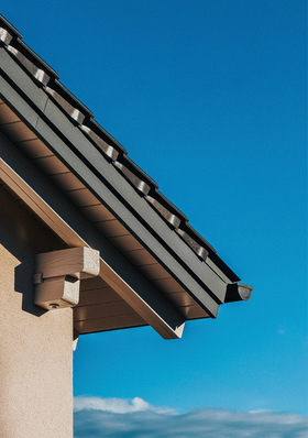 Ortgangbekleidung aus farbbeschichtetem Aluminium von Prefa