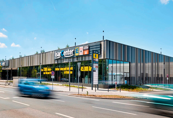 Am Isar Center in Ottobrunn wurde das Kalzip-FC-Fassadensystem aus ­Aluminium installiert