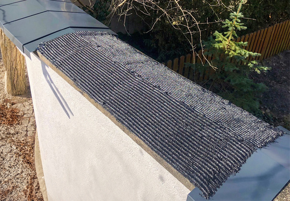Geklebte Abdeckung mit Stoßverbinder