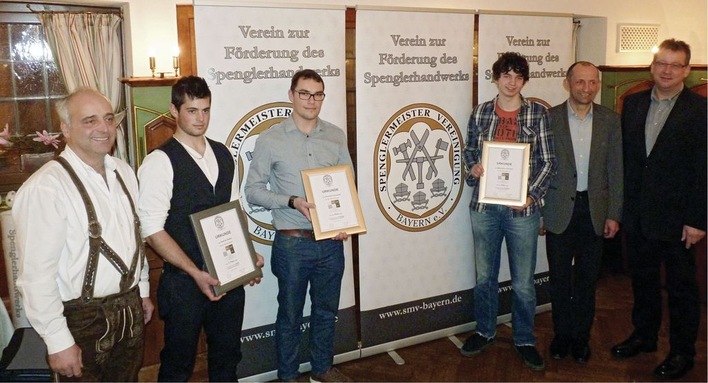 Siegerehrung mit SMV-Vorstand ­Werner Fünfer neben den best Azubis P. Stifter, Ch. Donauer und A. Pschörer sowie Bundesfachgruppenleiter Ulrich Leib und SMV-­Vorstandsmitglied Günter Klaus
