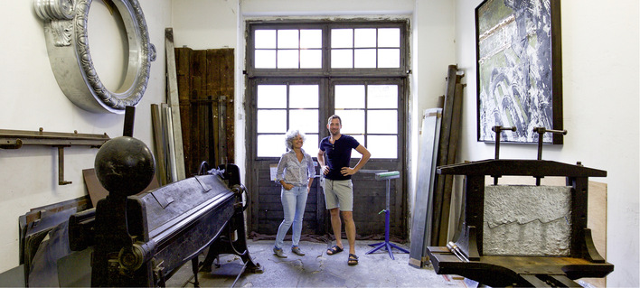 Caroline Sporer und Jan Davidoff in der Ornamentenspenglerei Sporer
