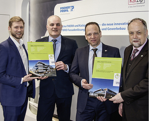 
Dr. Burkhart Lehmann (IBU), Dr. Jörg Schwall (Kalzip GmbH), Stefan Luig (Kalzip GmbH), Matthias Brinkert (brand & values GmbH) bei der EPD-Übergabe auf der Bau 2017 (v.r.n.l.)



