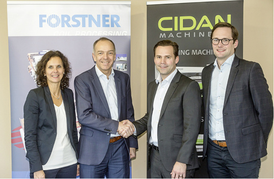 
Angelika und Renato Romagna, Peter Tafazoli und Henrik Warlund bei der Übergabe von Forstner Maschinenbau an Cidan Machinery Sweden AB



