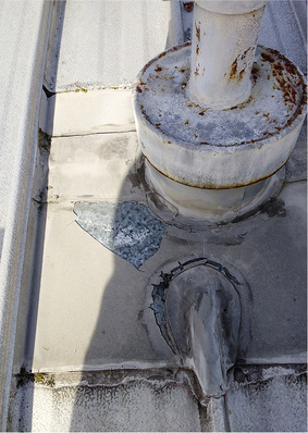 
UV-Belastung und/oder Weichmacherverflüchtigung führten im Laufe der Zeit zu deutlichen Rostschäden



