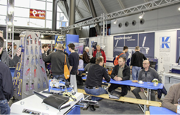 
Kaufmann zeigt eine große Bandbreite an Produkten, Zubehör, Werkzeugen und Hilfsmitteln



