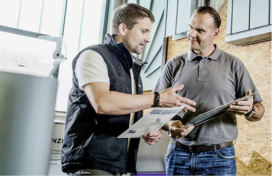 
Das Partnerprogramm Rheinzinker Profiwelt unterstützt Fachhandwerker bei der täglichen Arbeit in der Werkstatt und auf der Baustelle



