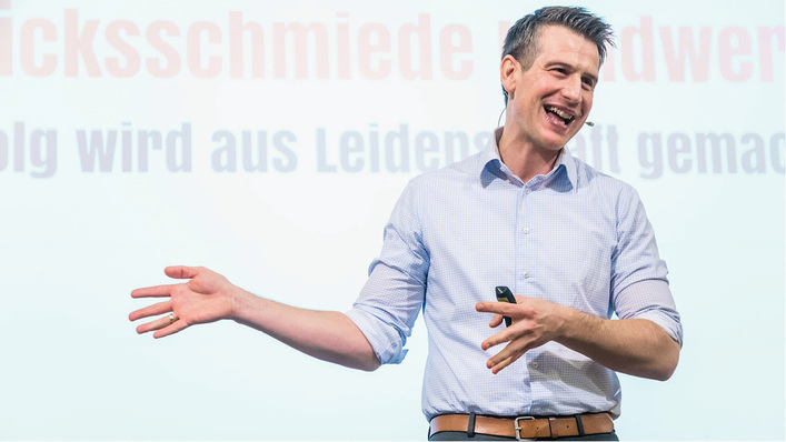 
Dachhandwerker Jörg Mosler ist Autor, Vortragsprofi und Keynote-Speaker



