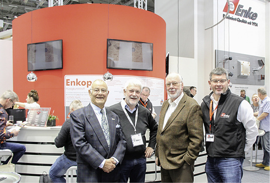 
Enke-Prokurist Klaus Stern (r.) freut sich über das Wiedersehen mit dem Alcan-Team a. D.: Kurt Kraes, Wulf Binder und Friedhelm Hesse



