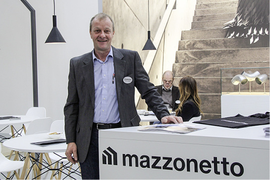 
Roland Jürgens informiert die Fachbesucher am Mazzonetto-Messestand



