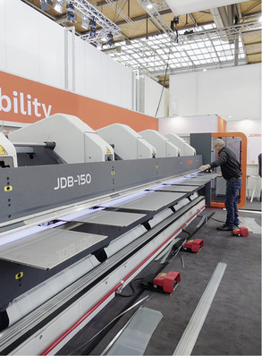 Bild: BAUMETALL

Die vollautomatische Jorns-Doppelbiegemaschine JDB mit Be- und Entladetisch
