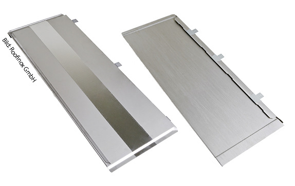 Vorder- und Rückseite der Dach- und Fassadenplatte aus HFX-Edelstahl von Roofinox
