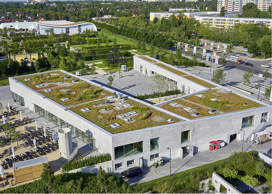 



Als Anbieter von kompletten Systemlösungen für das Flachdach hat die Alwitra GmbH aus Trier auf der Bau 2019 vor allem die Zukunft des Flachdachs im Blick
