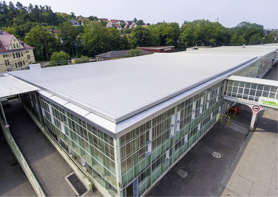 



Die alte Fabrikhalle der Firma Steiff wurde mit einem nagelneuen Edelstahldach versehen
