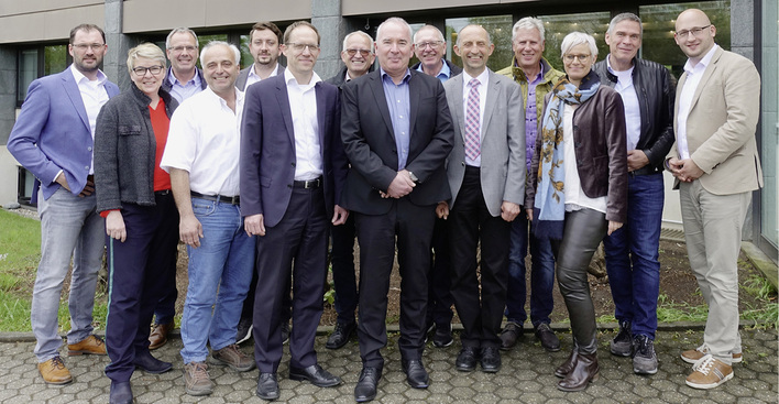 
Rekord: Elf Repräsentanten fünf verschiedener Interessenvertretungen sowie zwei Fachpressevertreter auf einem Foto



