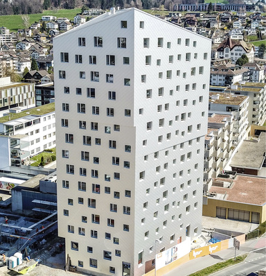 
Der Horw Tower überragt das Zentrum des Luzerner Vororts am Vierwaldstättersee




